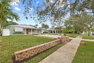 214 Seville Rd in West Palm Beach, FL - Building Photo - Building Photo