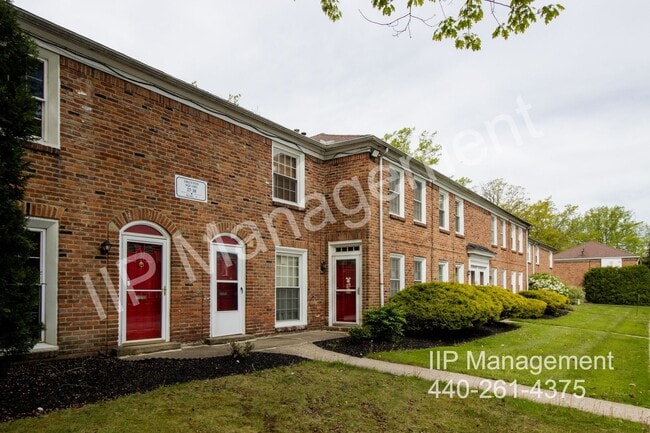 11 Trenton Square in Euclid, OH - Building Photo - Building Photo