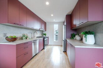 12425 Texas Ave in Los Angeles, CA - Foto de edificio - Building Photo