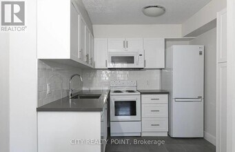 33-2733 Isabella St in Toronto, ON - Building Photo - Building Photo
