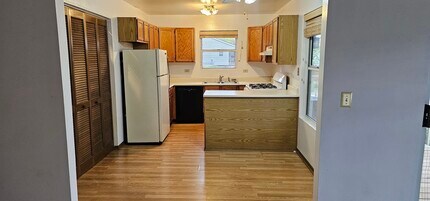 301 Village Creek Dr in Lake In The Hills, IL - Building Photo - Building Photo