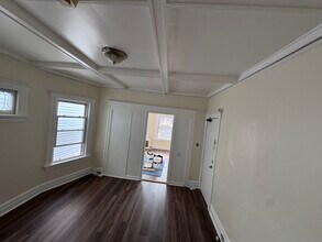 212 Park Ave, Unit 2 in East Orange, NJ - Foto de edificio - Building Photo