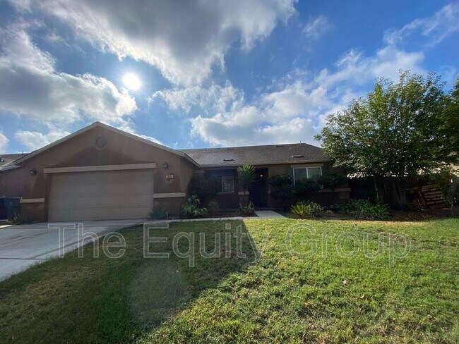 2541 W Porter Ave in Visalia, CA - Building Photo - Building Photo