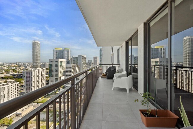 999 SW 1st Ave, Unit 2809 in Miami, FL - Building Photo - Building Photo