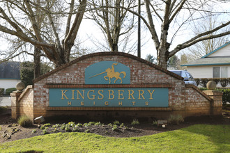 Kingsberry Heights Apartments in Oregon City, OR - Building Photo - Building Photo