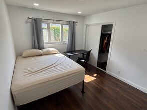3015 Los Prados St in San Mateo, CA - Building Photo - Building Photo