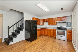 1399 Deanwood Rd in Parkville, MD - Foto de edificio - Building Photo