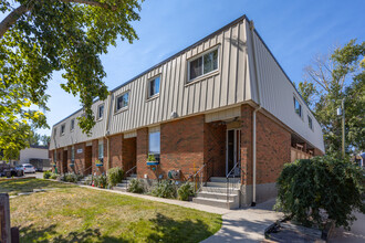 11269 6 St SW in Calgary, AB - Building Photo - Primary Photo