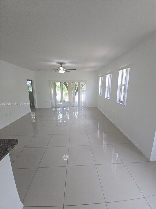 2501 Centergate Dr in Miramar, FL - Building Photo