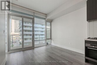 29-429 Queens Quay E in Toronto, ON - Building Photo - Building Photo