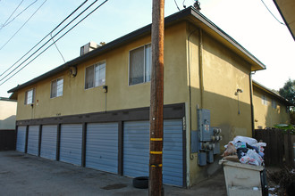 3349 E Sierra Madre Ave in Fresno, CA - Foto de edificio - Building Photo