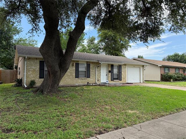 4025 Charter Dr in Garland, TX - Foto de edificio
