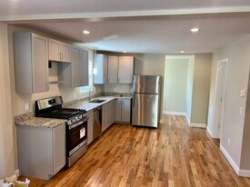 11 Garfield Ave in Woburn, MA - Building Photo