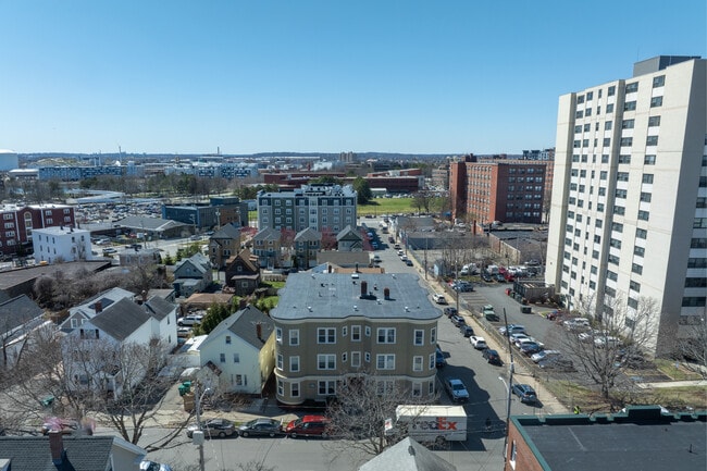 7 Suffolk St in Lynn, MA - Building Photo - Building Photo