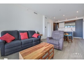 1342 Johnston Rd in White Rock, BC - Building Photo - Building Photo