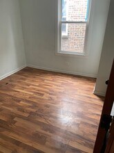 5017 W Huron St, Unit 2 in Chicago, IL - Foto de edificio - Building Photo