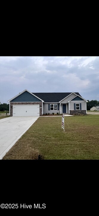 230 N Windy Ridge Rd in Hubert, NC - Building Photo