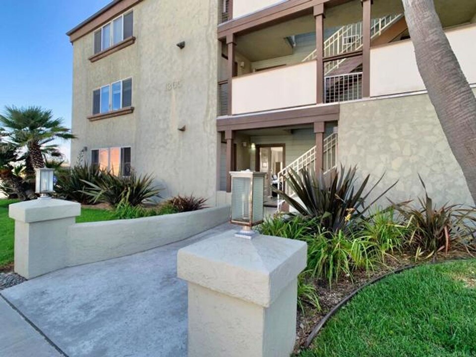 1365 Seacoast Dr in Imperial Beach, CA - Building Photo