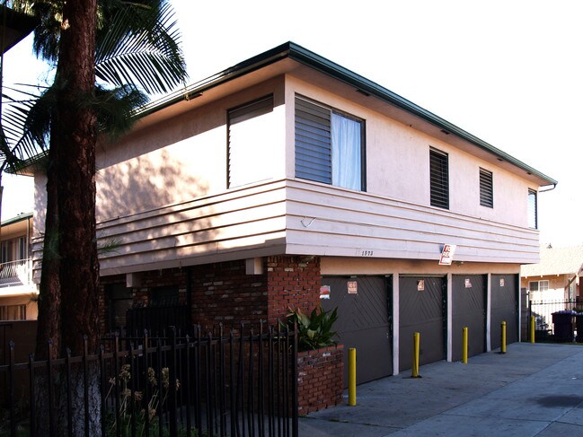 1573 Locust Ave in Long Beach, CA - Foto de edificio - Building Photo