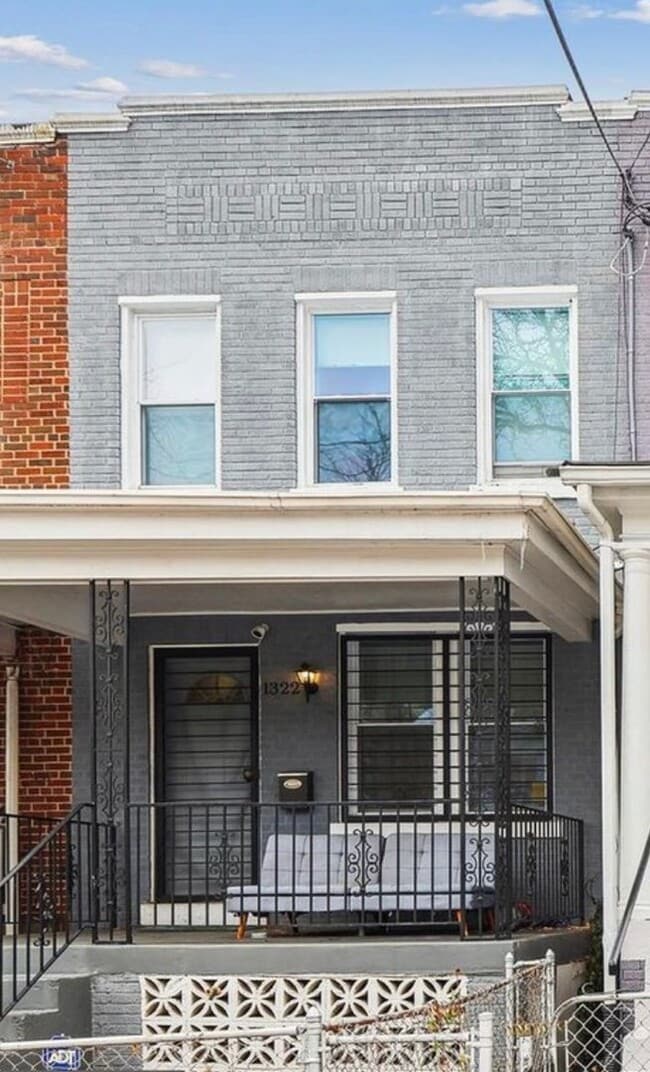 property at 1322 Ridge Pl SE