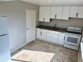 6742 Snowdon Ave in El Cerrito, CA - Foto de edificio - Building Photo