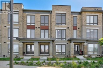 2481-2481 Badger Cres in Oakville, ON - Building Photo - Building Photo