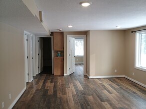 1935 7th St NW, Unit A in Faribault, MN - Building Photo - Building Photo