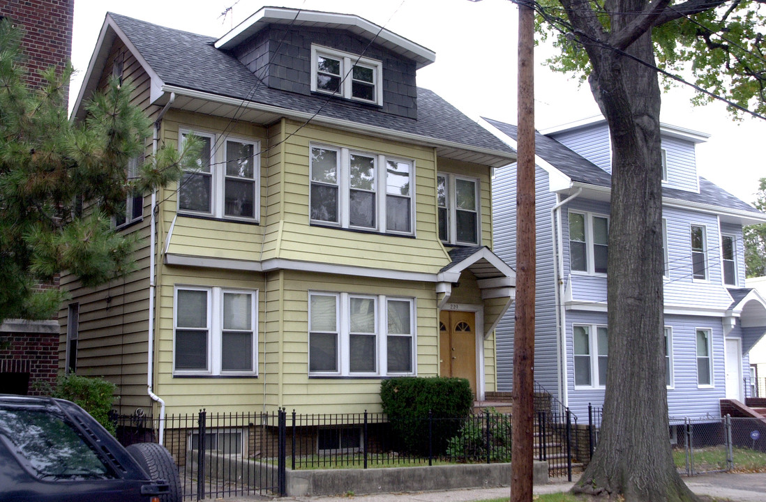 229 Weequahic Ave in Newark, NJ - Foto de edificio