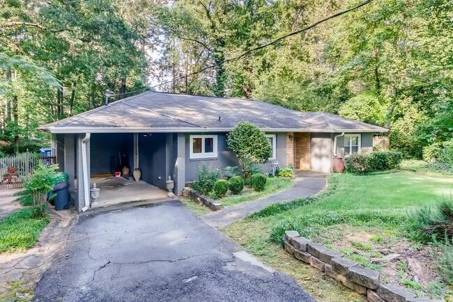 2050 Sylvania Dr in Decatur, GA - Building Photo - Building Photo