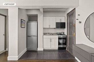54 E 8th St in New York, NY - Building Photo - Building Photo