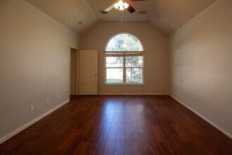 2111 Grovewood Park in Conroe, TX - Building Photo - Building Photo