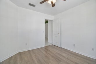 7527 Oxford Garden Cir in Apollo Beach, FL - Building Photo - Building Photo