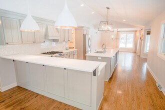 10620 W Heather Dr in Mequon, WI - Building Photo - Building Photo