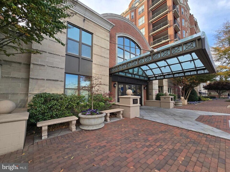 12500 Park Potomac Ave-Unit -403N in Potomac, MD - Foto de edificio