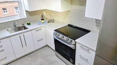 62 S Forster Park Dr, Unit Caroline Building in Oakville, ON - Building Photo - Building Photo