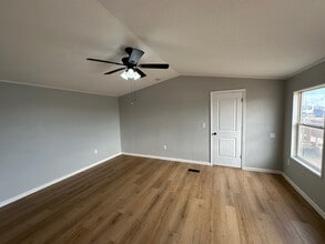 7301 E County Road 62 in Midland, TX - Foto de edificio - Building Photo