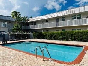 2040 NW 89th Ave in Pembroke Pines, FL - Building Photo - Building Photo