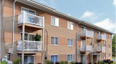 Brookside Village Apartments in St. Louis, MO - Foto de edificio - Building Photo