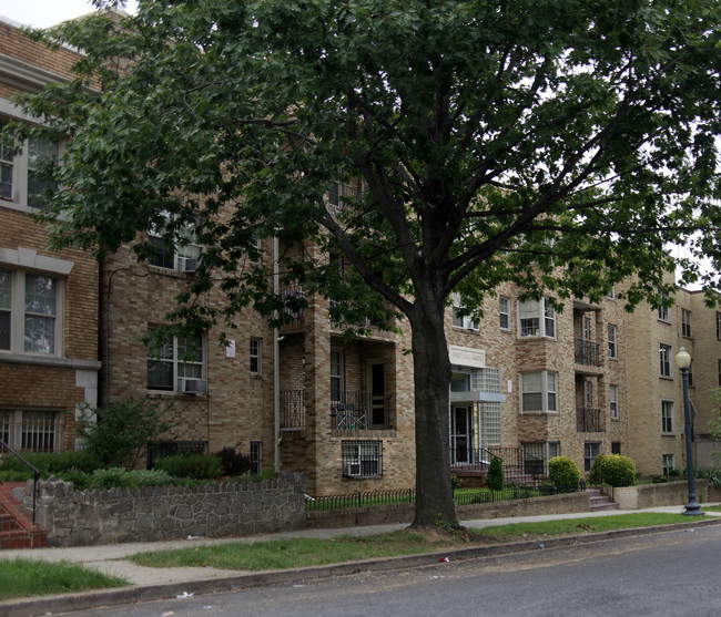 Brightwood Manor in Washington, DC - Foto de edificio - Building Photo