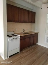 100 Cascade Ln-Unit -Apt 3 in West Palm Beach, FL - Building Photo - Building Photo
