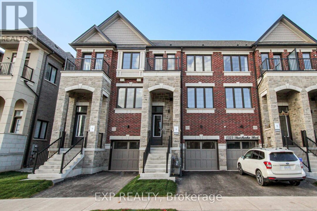 1325 Shevchenko Blvd in Oakville, ON - Building Photo