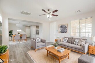7057 S 7th Ln in Phoenix, AZ - Building Photo - Building Photo