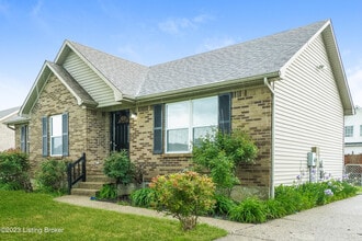 210 Dogwood Run in Shepherdsville, KY - Foto de edificio - Building Photo