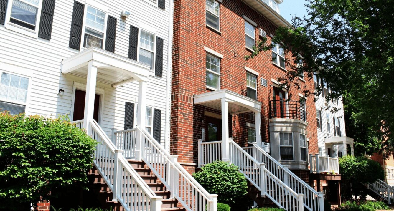 Campus Village Apartments in Madison, WI - Foto de edificio