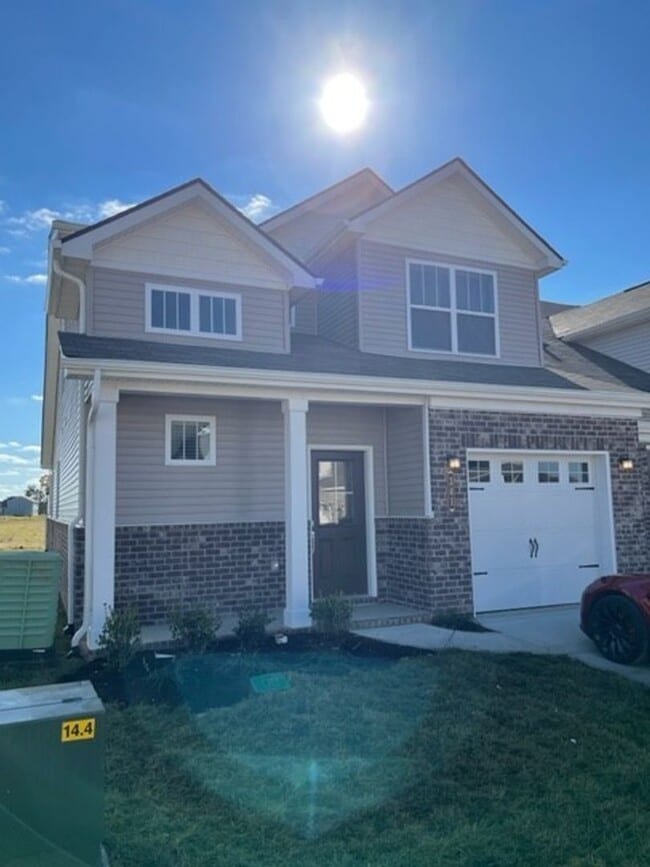 341 Casper Dr in Spring Hill, TN - Foto de edificio - Building Photo