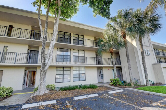 16 Royal Palm Way in Boca Raton, FL - Building Photo - Building Photo