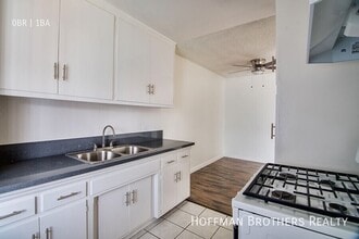 8330 Willis Ave, Unit 14 in Los Angeles, CA - Foto de edificio - Building Photo