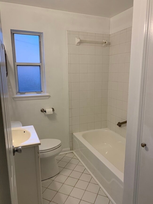 2554 Ernest St, Unit 2554 in Jacksonville, FL - Foto de edificio - Building Photo