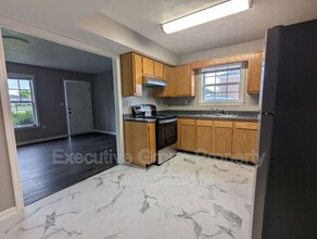103 Kenilworth Ct in Radcliff, KY - Building Photo - Building Photo