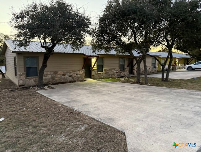 466 Clearview Canyon in Canyon Lake, TX - Building Photo - Building Photo